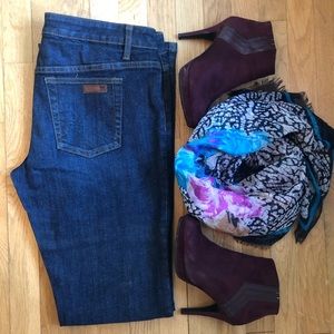 SOLD - Joe’s Jeans curvy bootcut Jeans